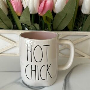 🌷Rae Dunn HOT CHICK Mug